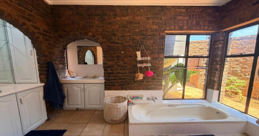 5 Bedroom Property for Sale in Royldene Northern Cape